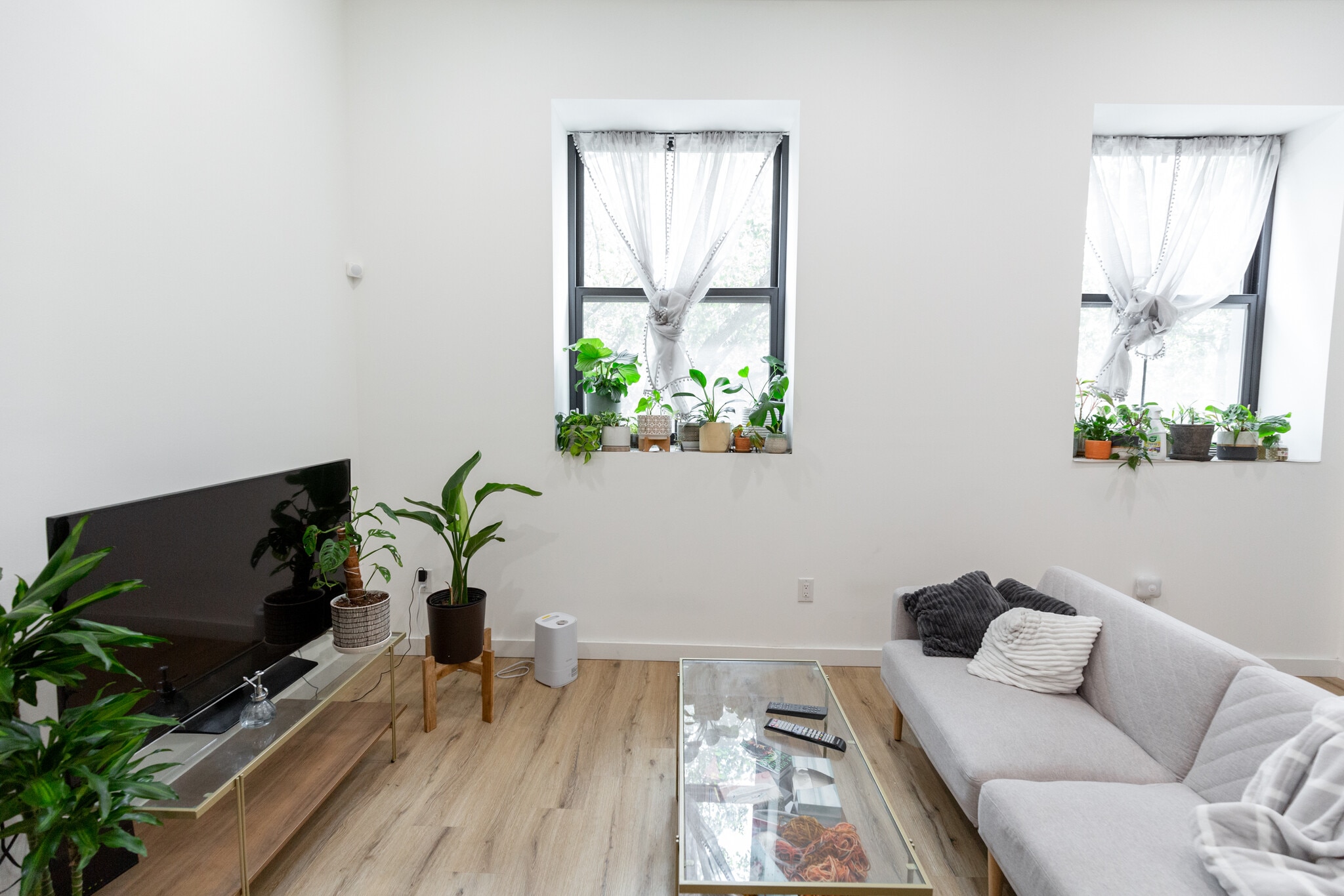 Building Photo - 3945 Lancaster Ave