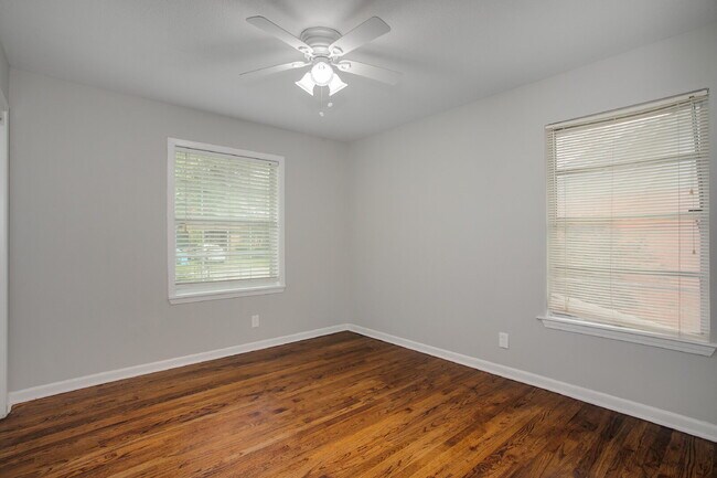 Building Photo - $1,000 Move In Special – First Month with 18 Month Lease