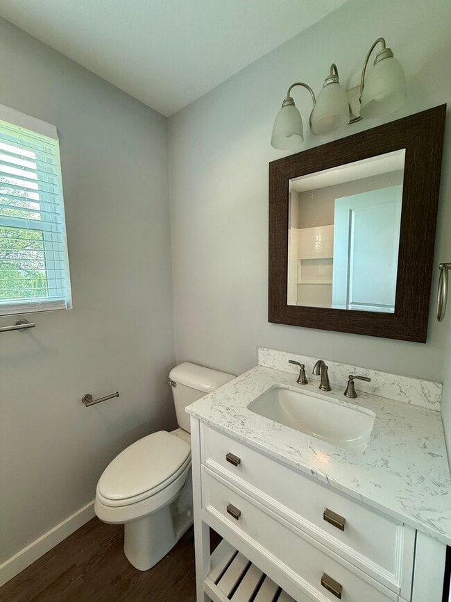 Building Photo - Knoxville 37921 - 2 bedroom 1.5 bath - cal...