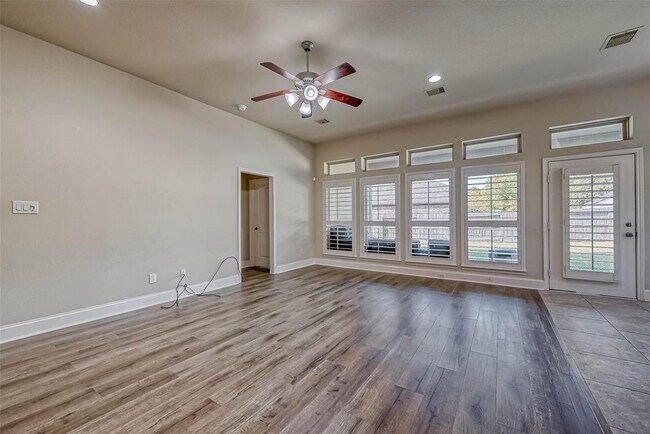 Building Photo - 2603 Longlake Dr