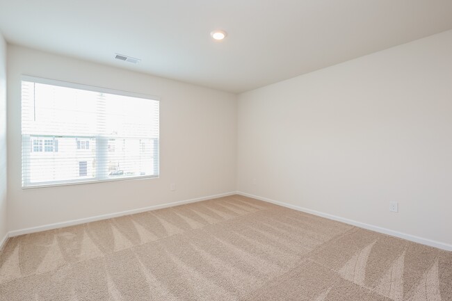 Building Photo - 2131 Southlea Dr