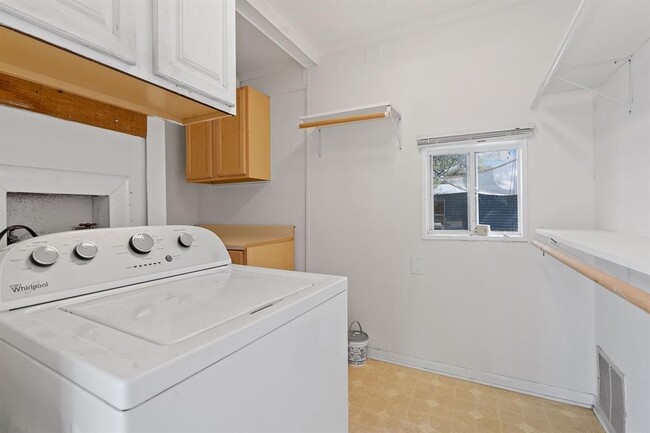 Building Photo - 2407 Southland Dr