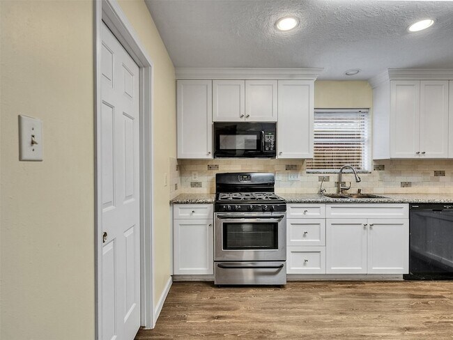 Building Photo - 1814 Oak Valley Dr