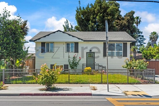 Building Photo - 3908 W Campbell Ave