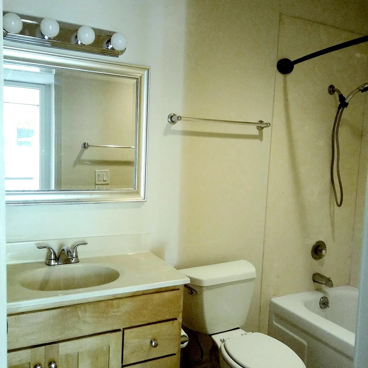 Building Photo - 490 N Civic Dr