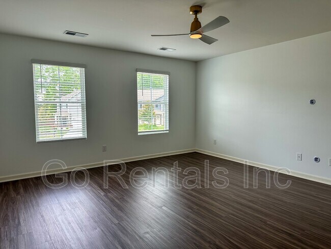 Building Photo - 236 Park View Cir