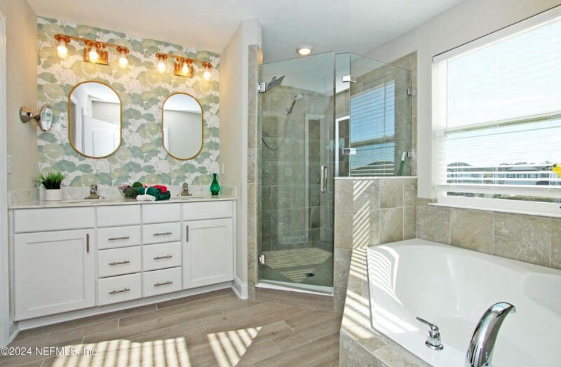 Building Photo - 242 Silverleaf Village Dr