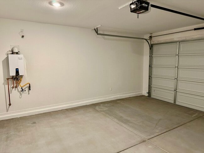 Building Photo - Almost new 4 bedroom home in Hurley Ranch