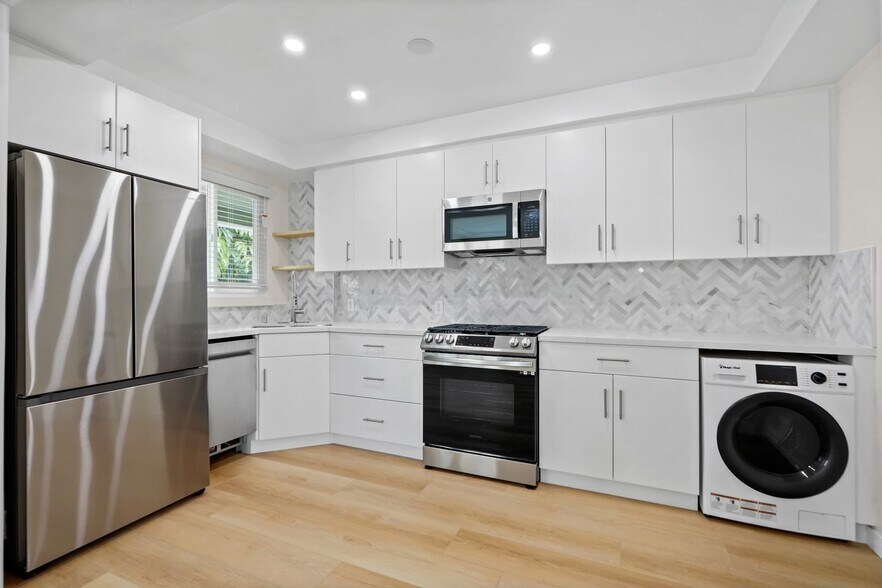 Building Photo - 1826 W Silver Lake Dr