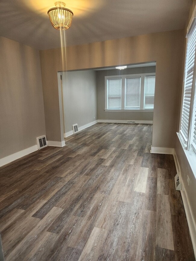 Building Photo - 8000 S Woodlawn Ave