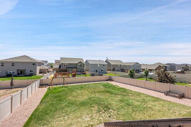 Building Photo - $2,940.95, $300.00 off the first month's rent, 6 Bedrooms, 3 Bathrooms, Single Family Home in Col...