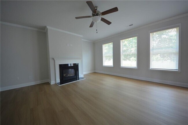Building Photo - 547 Hellen Vly Dr