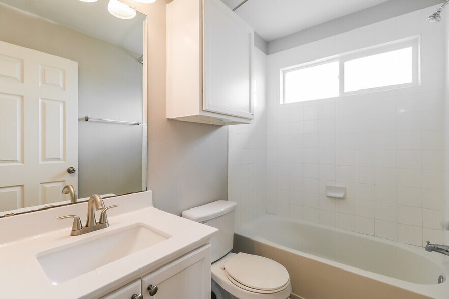 Building Photo - 388 Musgrav