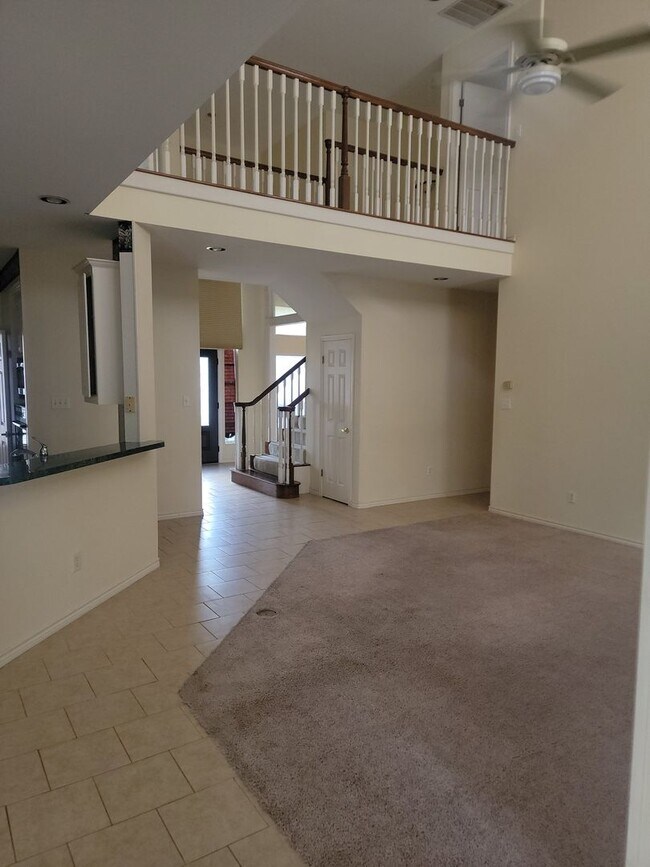 Building Photo - 4530 Oso Pkwy