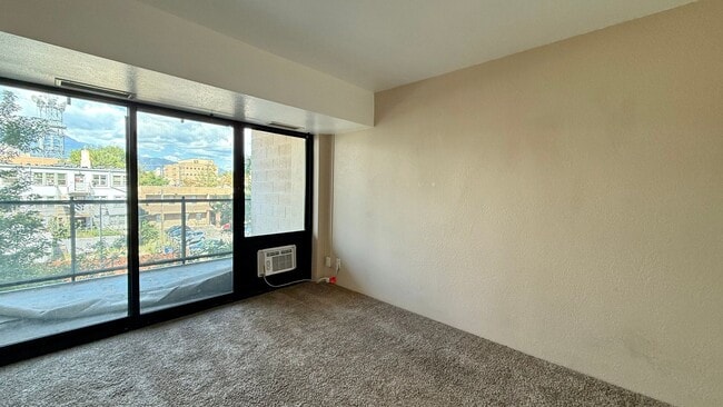 Building Photo - Beautiful Apartment on E Kiowa- all utilities included!!