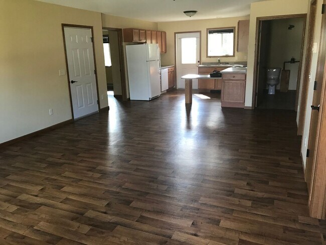 Building Photo - 5557-5559 Cyndi Court