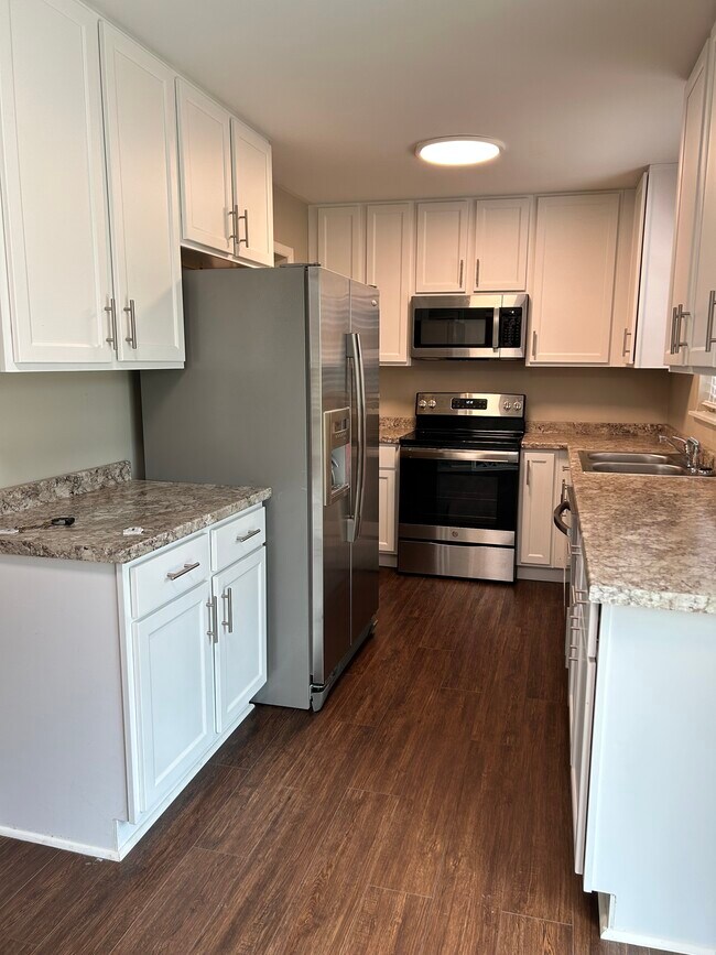 Kitchen - 364 Elizabeth Cir