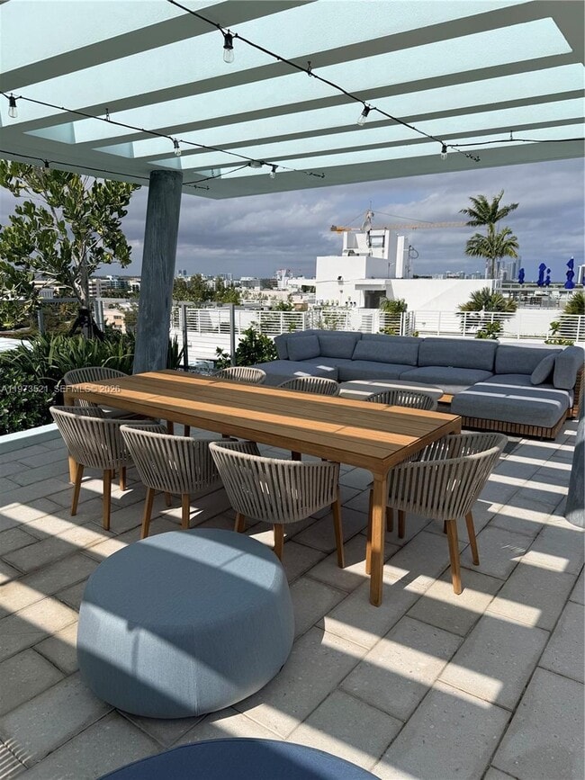 Building Photo - 9201 E Bay Harbor Dr