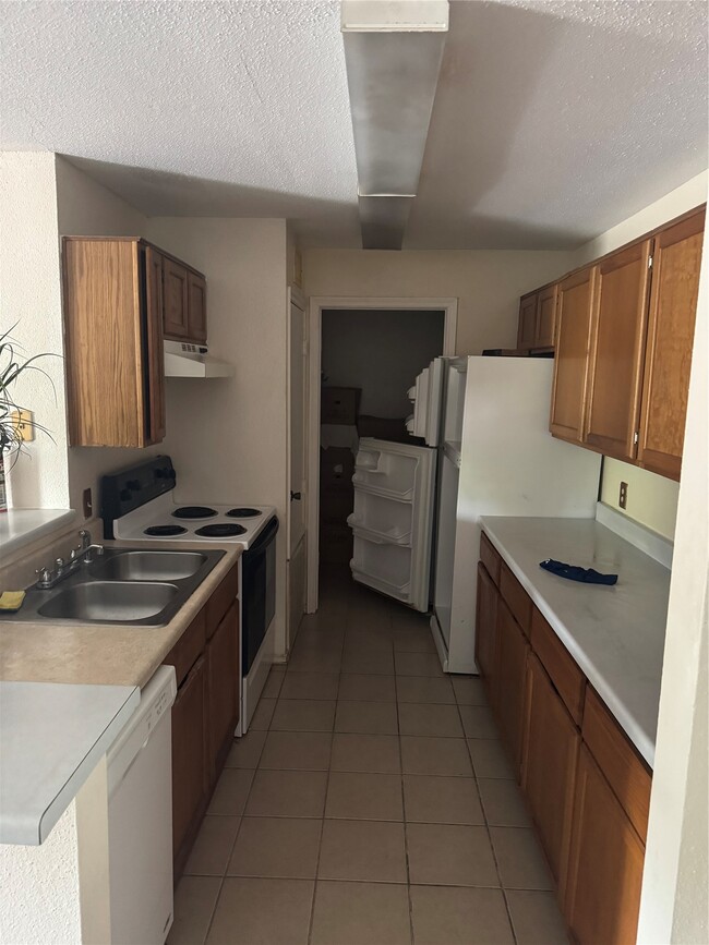 Building Photo - 10821 Braes Bend Dr