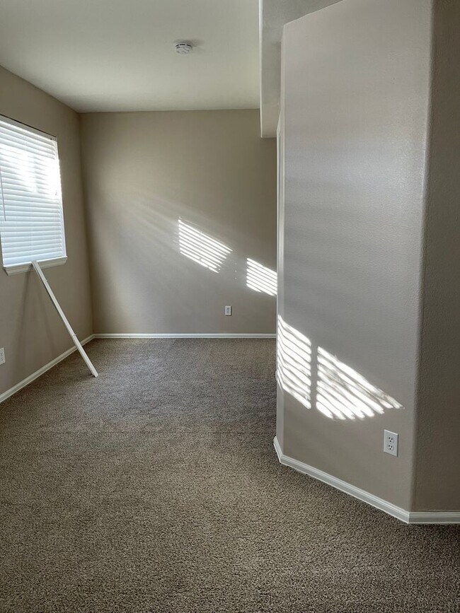 Building Photo - 66 Wild Rose Dr