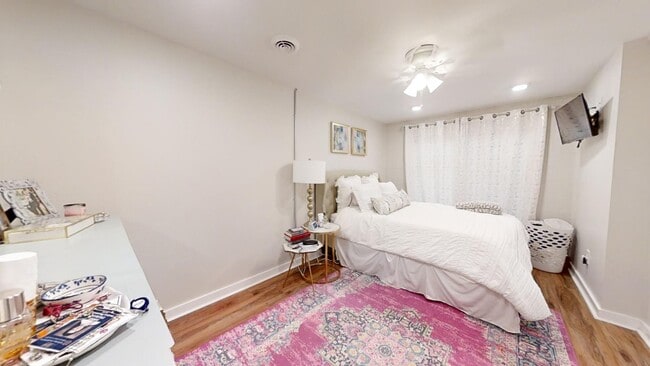 Building Photo - AVAILABLE NOW- SUBLEASE Short distance to Downtown Auburn--One of Kind Home on Sherwood Dr in Auburn