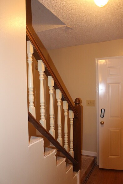 Building Photo - 359 Jamestown Manor Dr