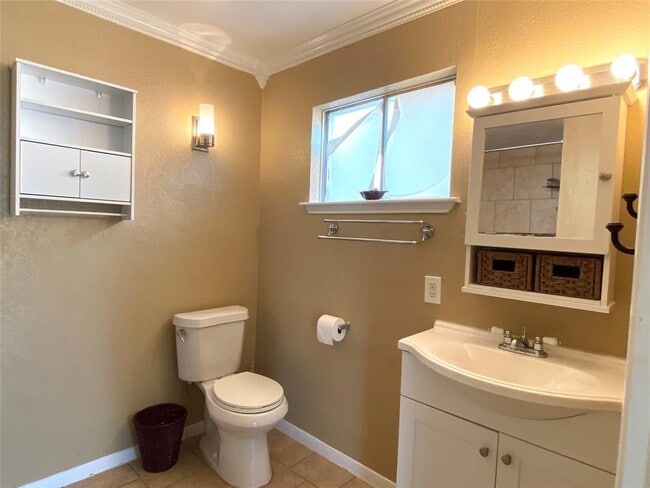 Building Photo - 747 Seamaster Dr