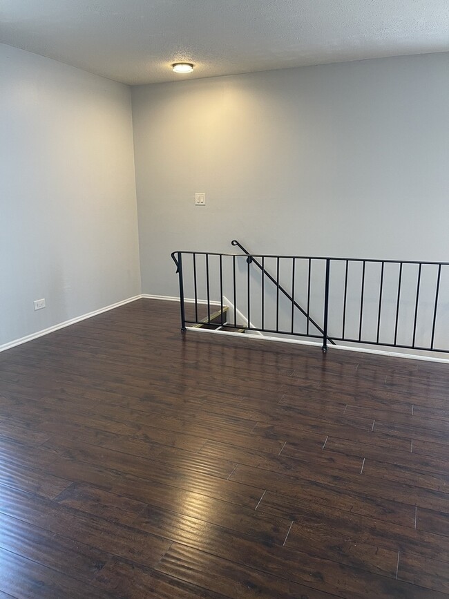 Building Photo - 479 James Ct