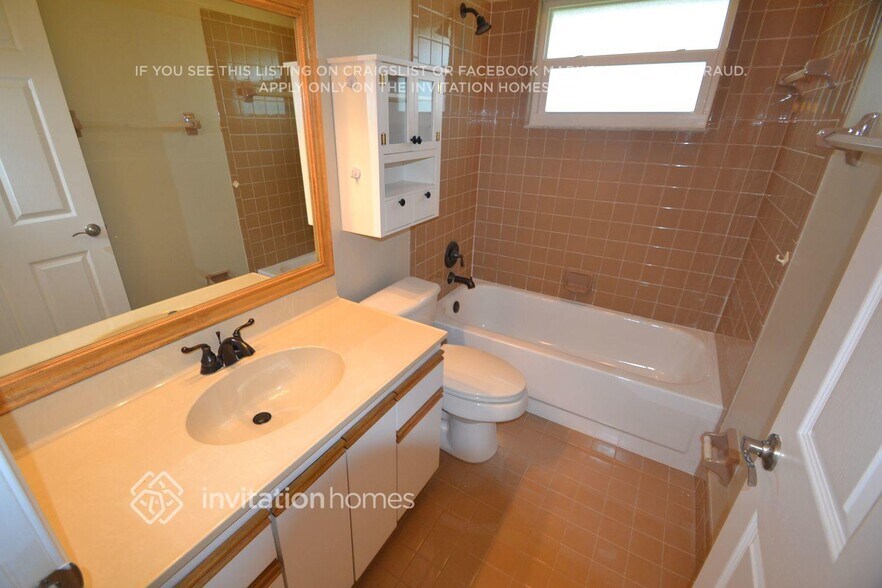 Building Photo - 1475 Red Pine Trail