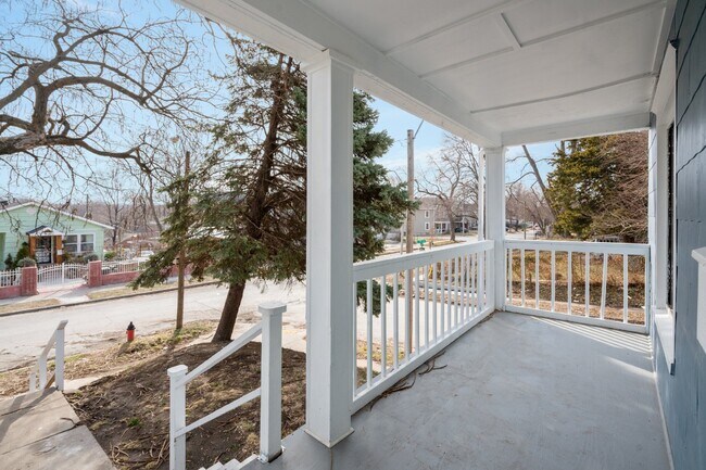 Building Photo - Charming 2 Bed, 1 Bath Rental Home in Kans...