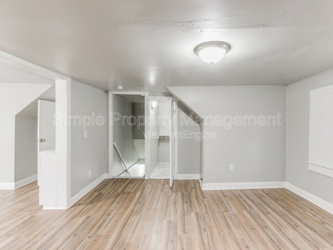 Building Photo - 730 N Louisa Ave