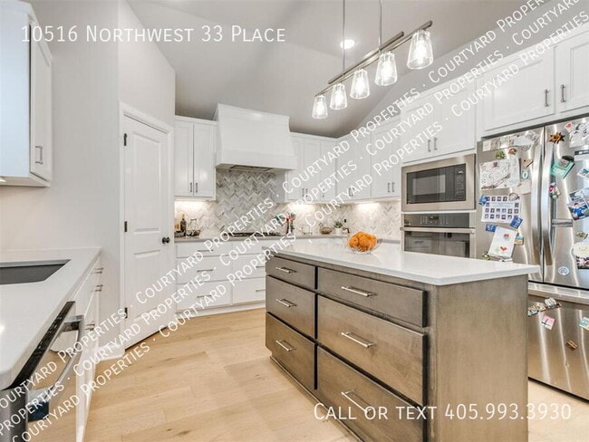 Building Photo - 10516 NW 33rd Pl