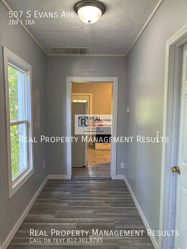 Building Photo - 507 S Evans Ave