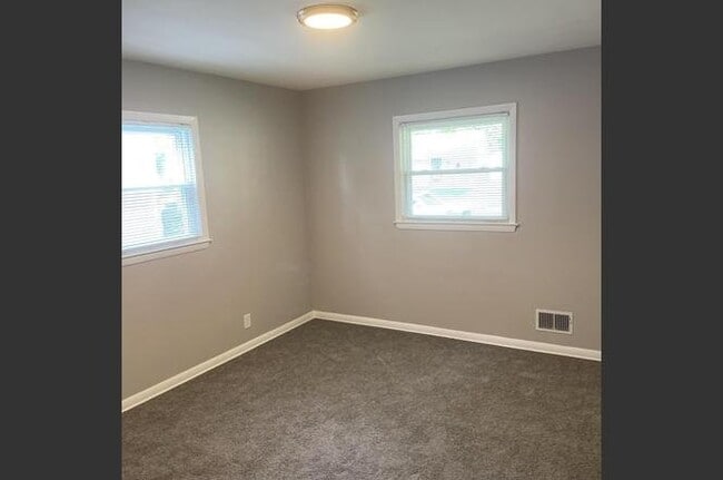 Building Photo - 6923 W Tallmadge Pl