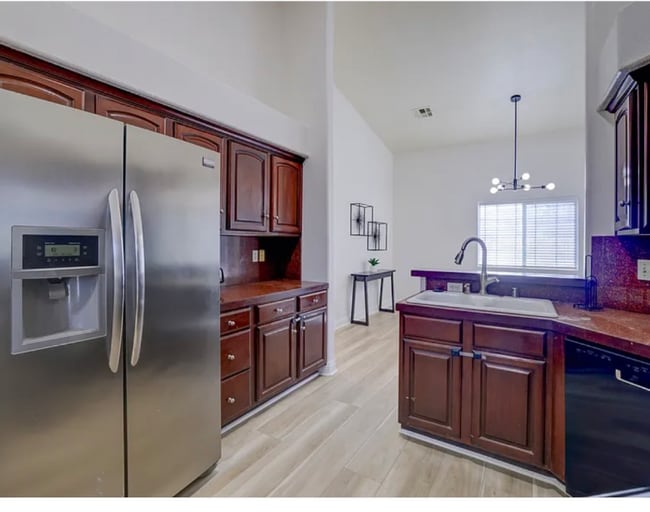 Building Photo - 1870 Racine Dr