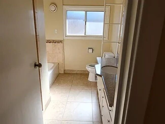 Building Photo - Charming 3BR House in Stockton