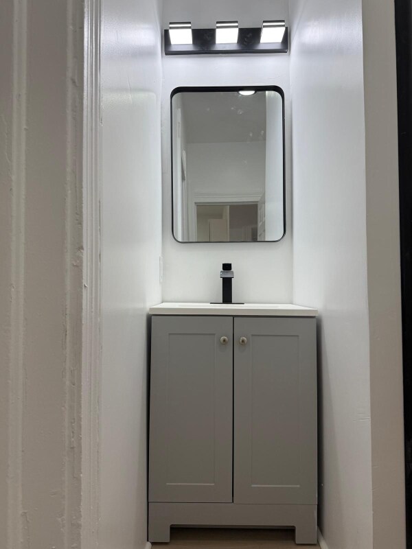 Building Photo - 1447 W 101st St