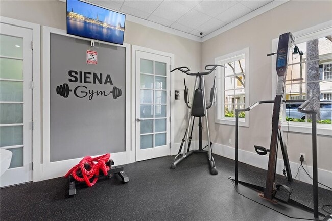 Building Photo - 754 Centervale Dr