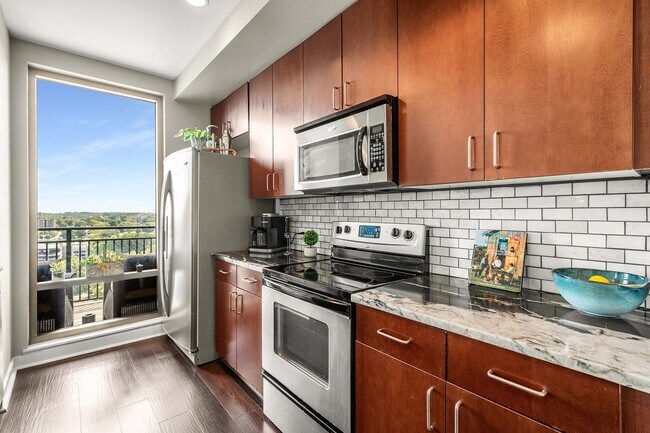 Building Photo - Charming 2BR Condo in Midtown Atlanta