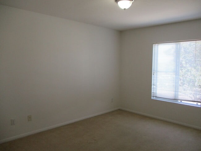 Building Photo - Desirable & spacious Sabre Springs 5 bedro...