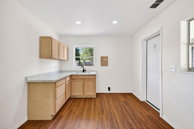 Building Photo - 34816 Evergreen Way