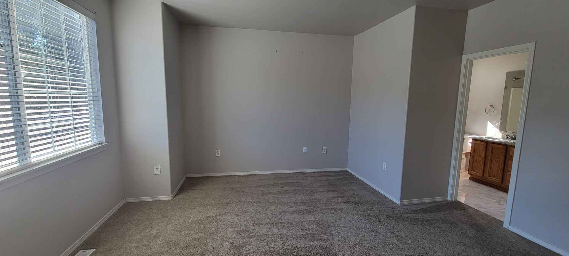 Building Photo - Shadow Hawk 3 bedroom Town home