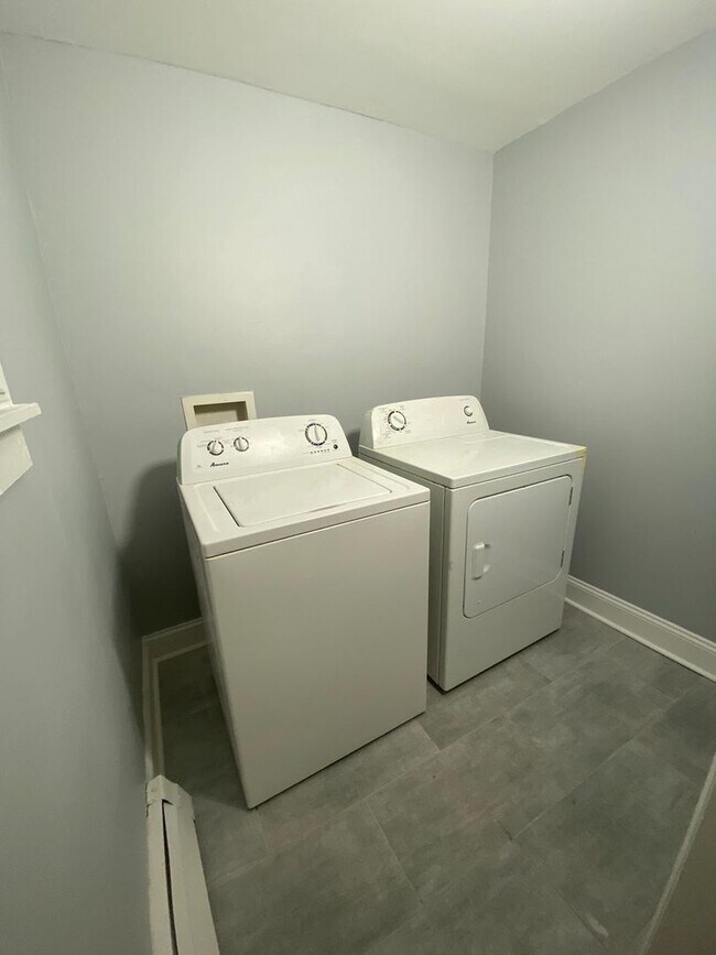 Building Photo - 378 Orchard St