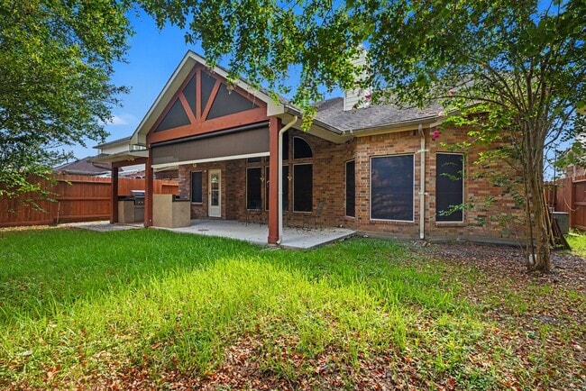 Building Photo - 3808 Armand Dr