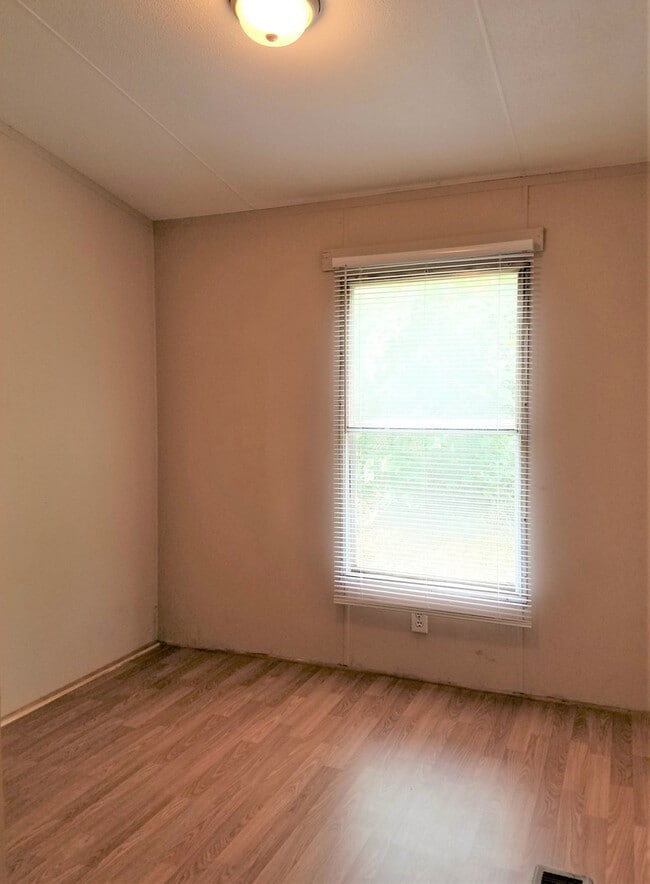 Building Photo - 1617 Nettle Knob Rd