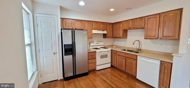 Building Photo - 7128 Fox Harbor Way