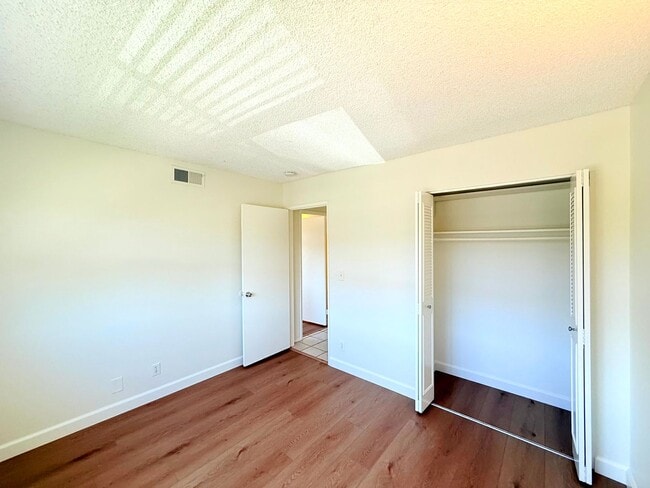 Building Photo - Fantastic Renovated 2 story - 2 bed + 1 ba...