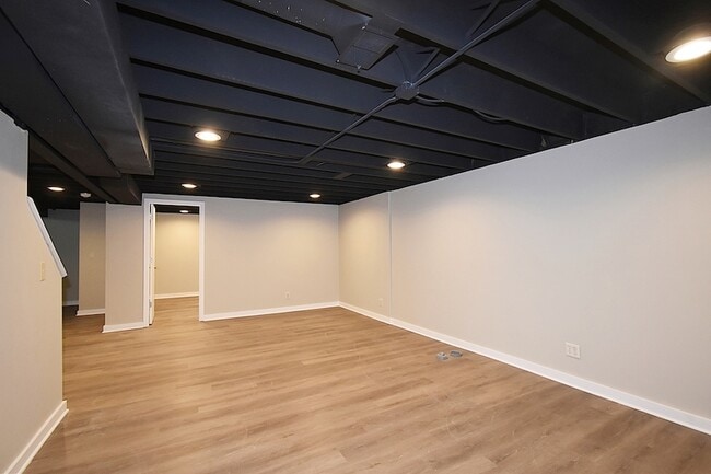 Building Photo - 1191 Meadow Ln