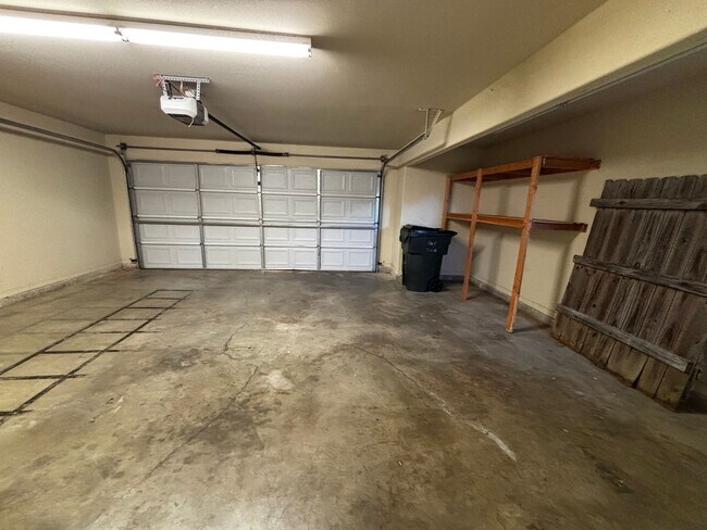 Building Photo - 112 W Dogwood St