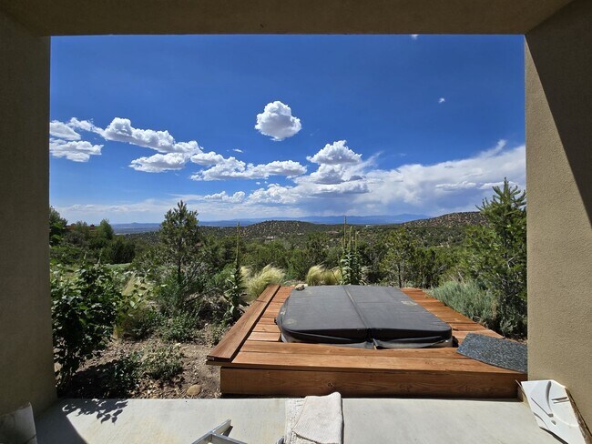 Building Photo - 2618 Summit Ct